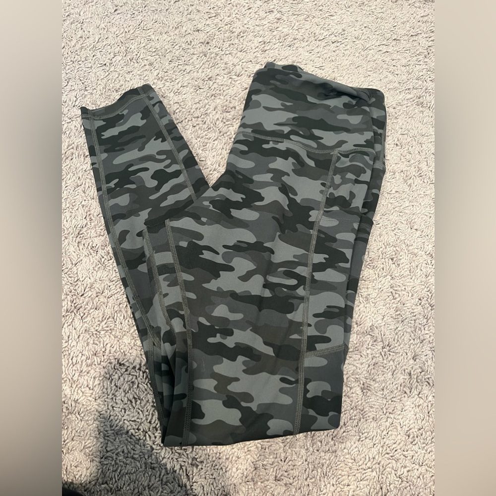 Lets Fit Camouflage size large full length leggings with pockets on both sides